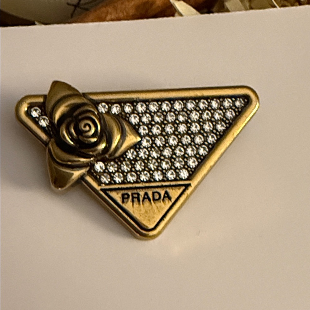 Fashion Jewelry Triangular Gold and black Brooch
